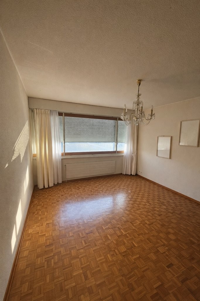 Appartamento di 4 locali

In piena trasformazione, il sud di Prilly è un ambiente dinamico che beneficia della propria fermata FFS collegata al RER vaudois. Tra la nuova pista di pattinaggio, il cinema e il centro commerciale, avrete l'imbarazzo della scelta!

Questo alloggio è composto come segue:
