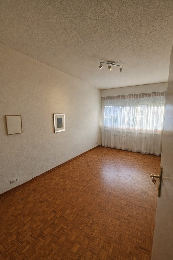 Appartamento di 4 locali

In piena trasformazione, il sud di Prilly è un ambiente dinamico che beneficia della propria fermata FFS collegata al RER vaudois. Tra la nuova pista di pattinaggio, il cinema e il centro commerciale, avrete l'imbarazzo della scelta!

Questo alloggio è composto come segue:
