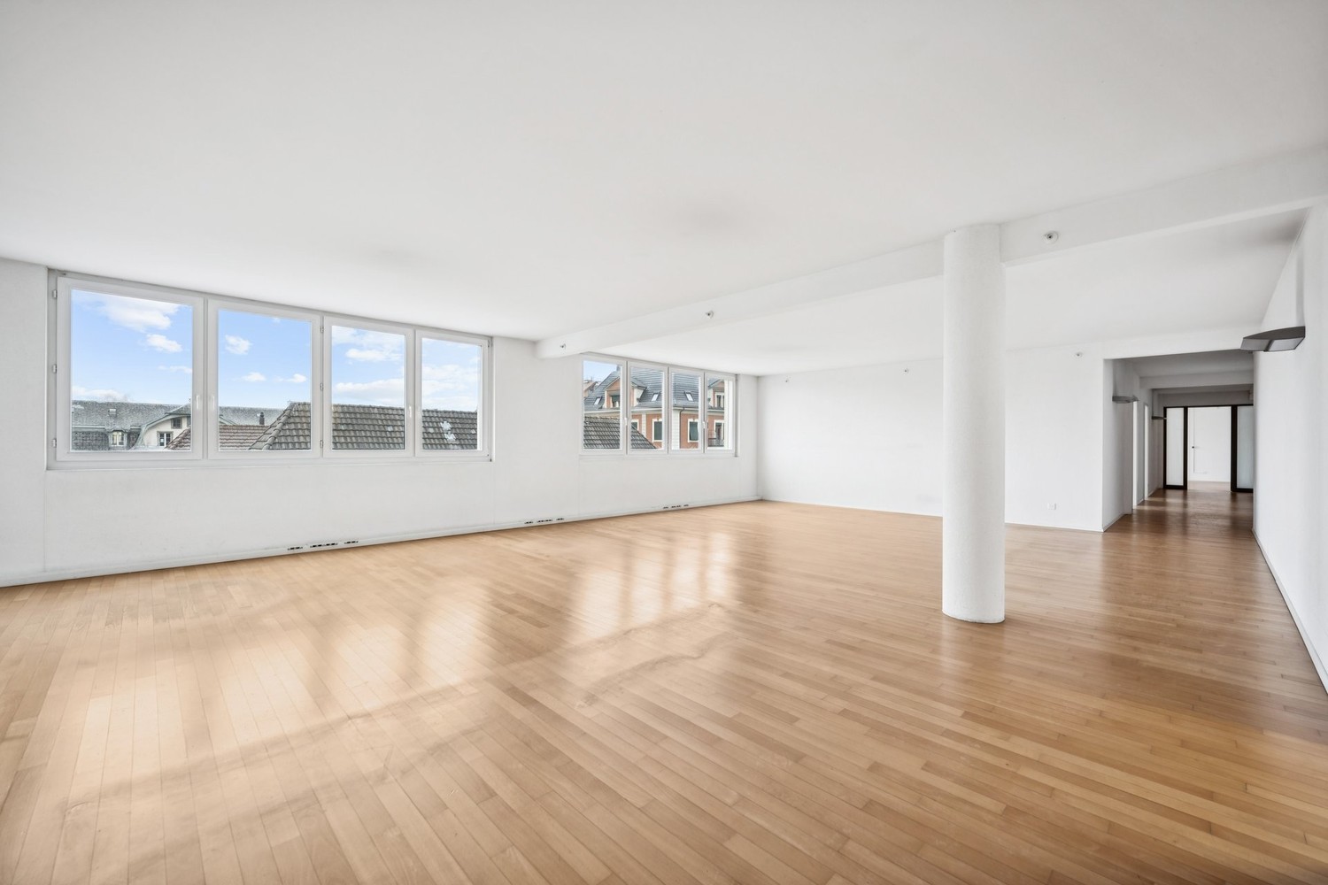 248m² ufficio, foto 2 di 10