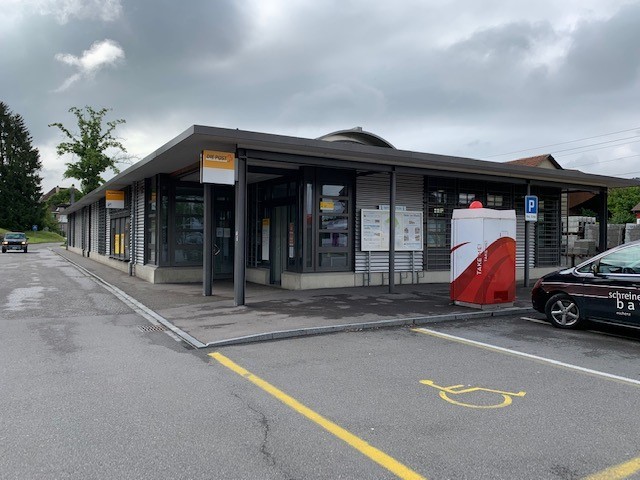 390m² shop