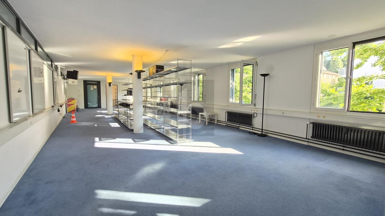 182m² office