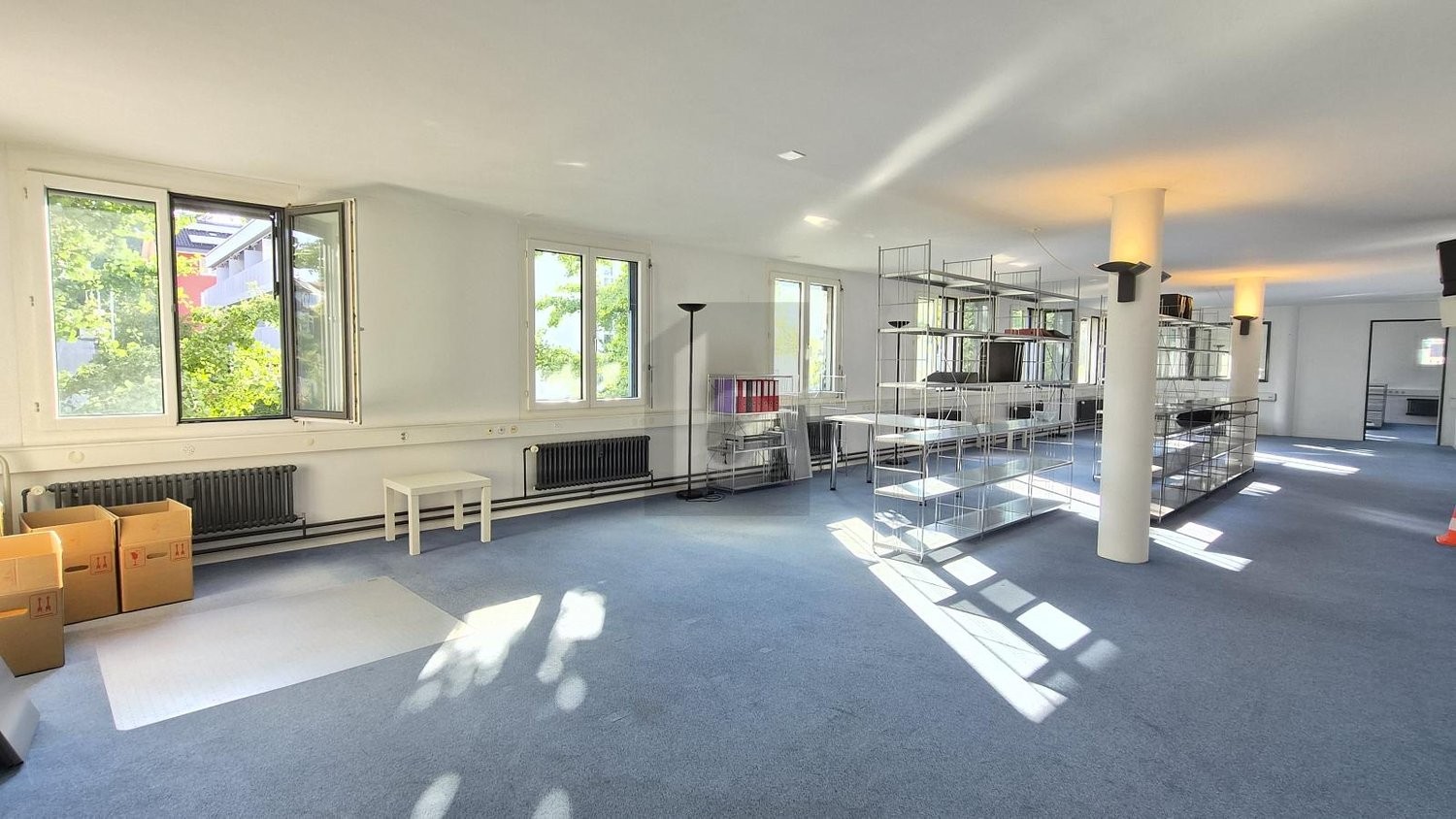 182m² office