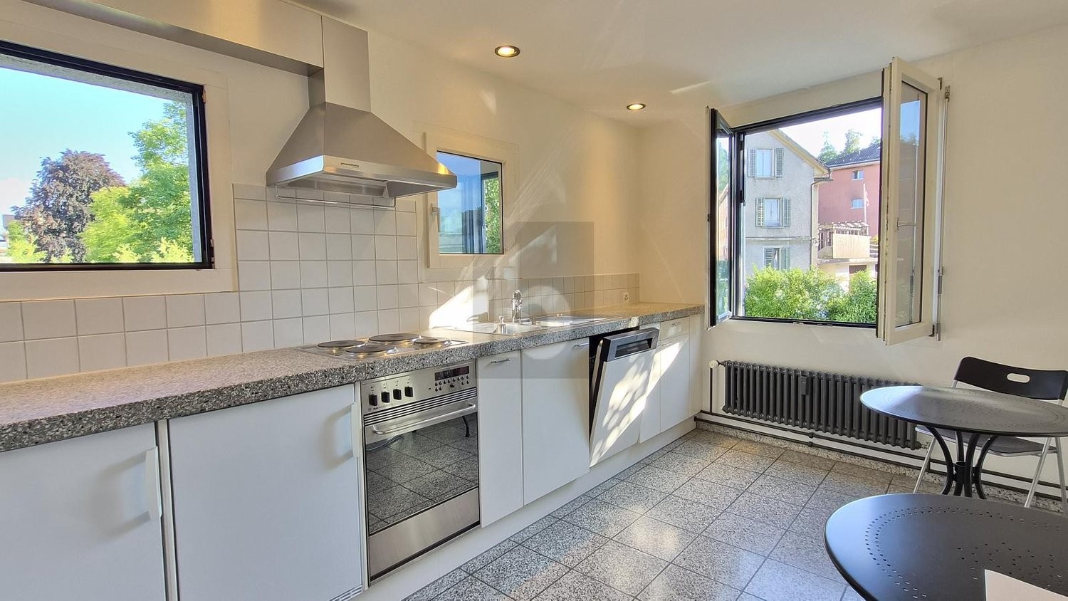 182m² office
