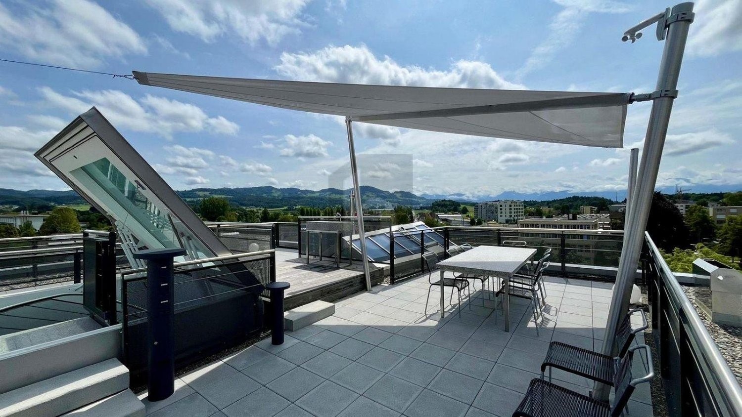 182m² office