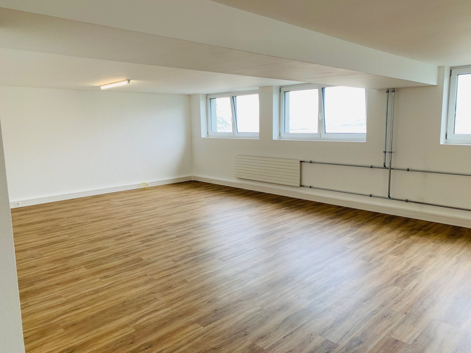 79m² commercial