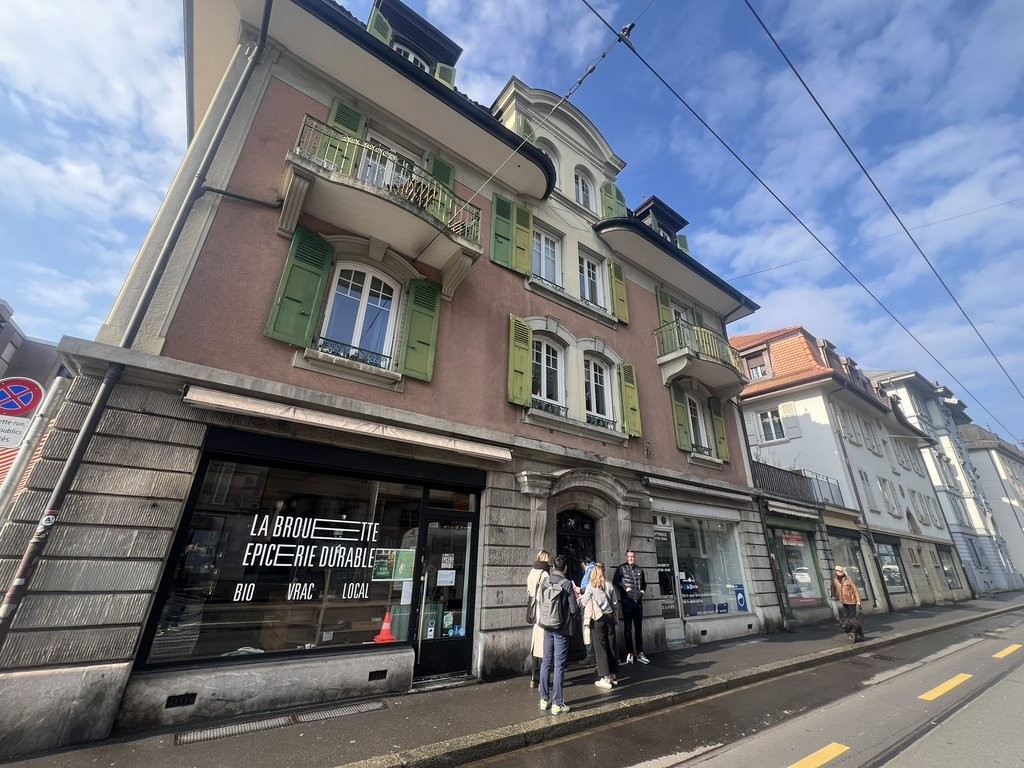 94m² commercial