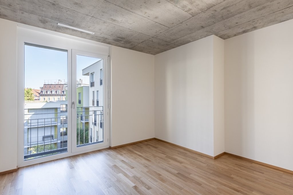 Appartamento di 2 ½ locali

Elegante e con un comfort abitativo moderno, questo appartamento è ideale per coppie e singoli. L'edificio residenziale si trova vicino al centro di Biel. I mezzi di trasporto pubblico con collegamenti in tutte le direzioni, così come le possibilità di acquisto, si trovan