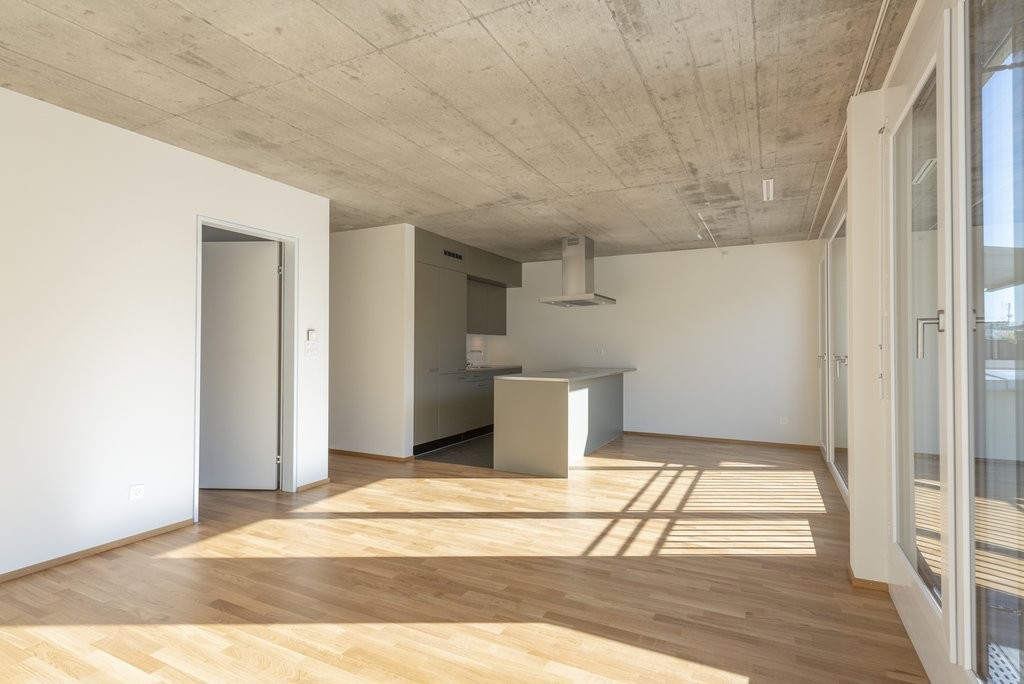 Appartamento di 2 ½ locali

Elegante e con un comfort abitativo moderno, questo appartamento è ideale per coppie e singoli. L'edificio residenziale si trova vicino al centro di Biel. I mezzi di trasporto pubblico con collegamenti in tutte le direzioni, così come le possibilità di acquisto, si trovan