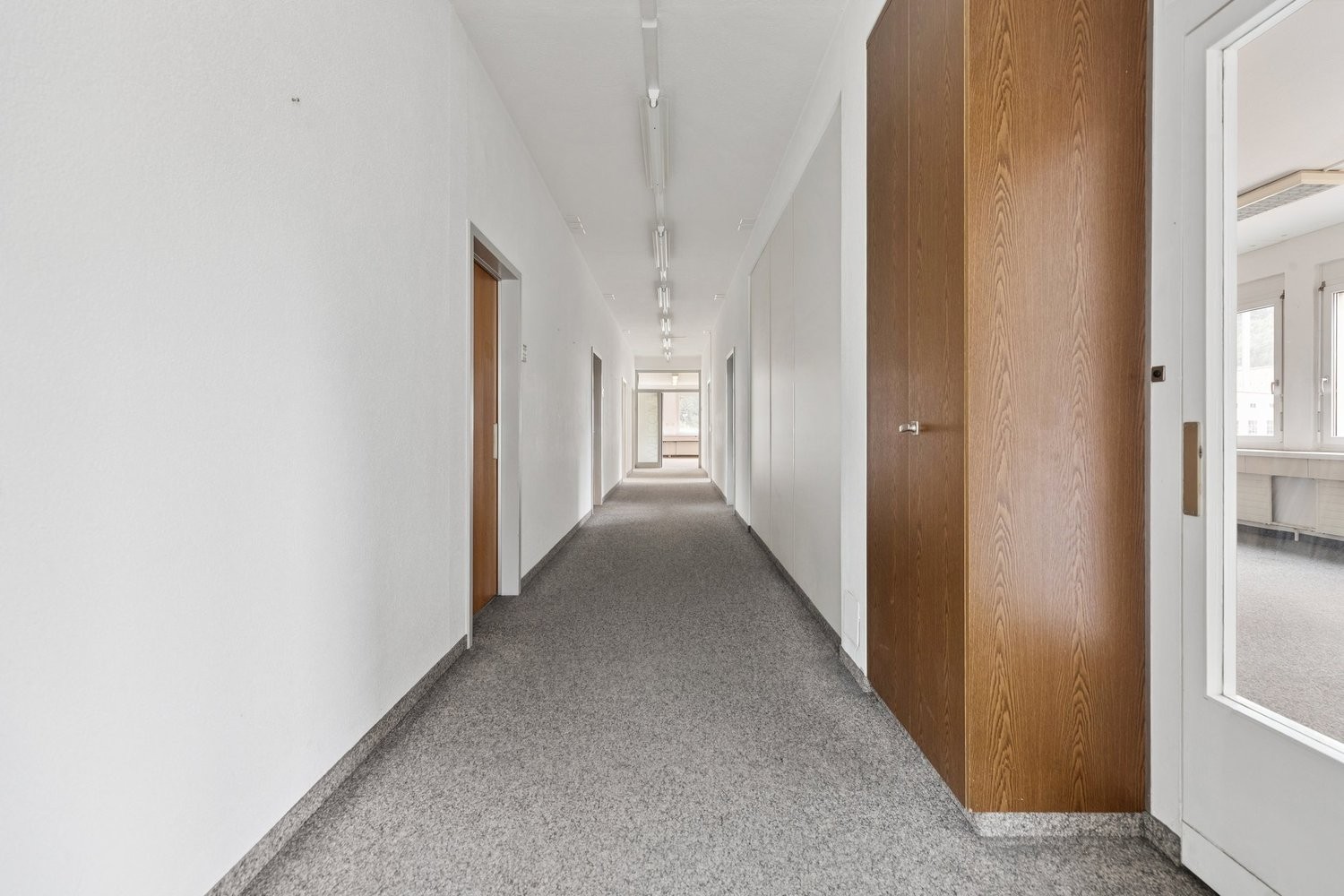 858m² ufficio