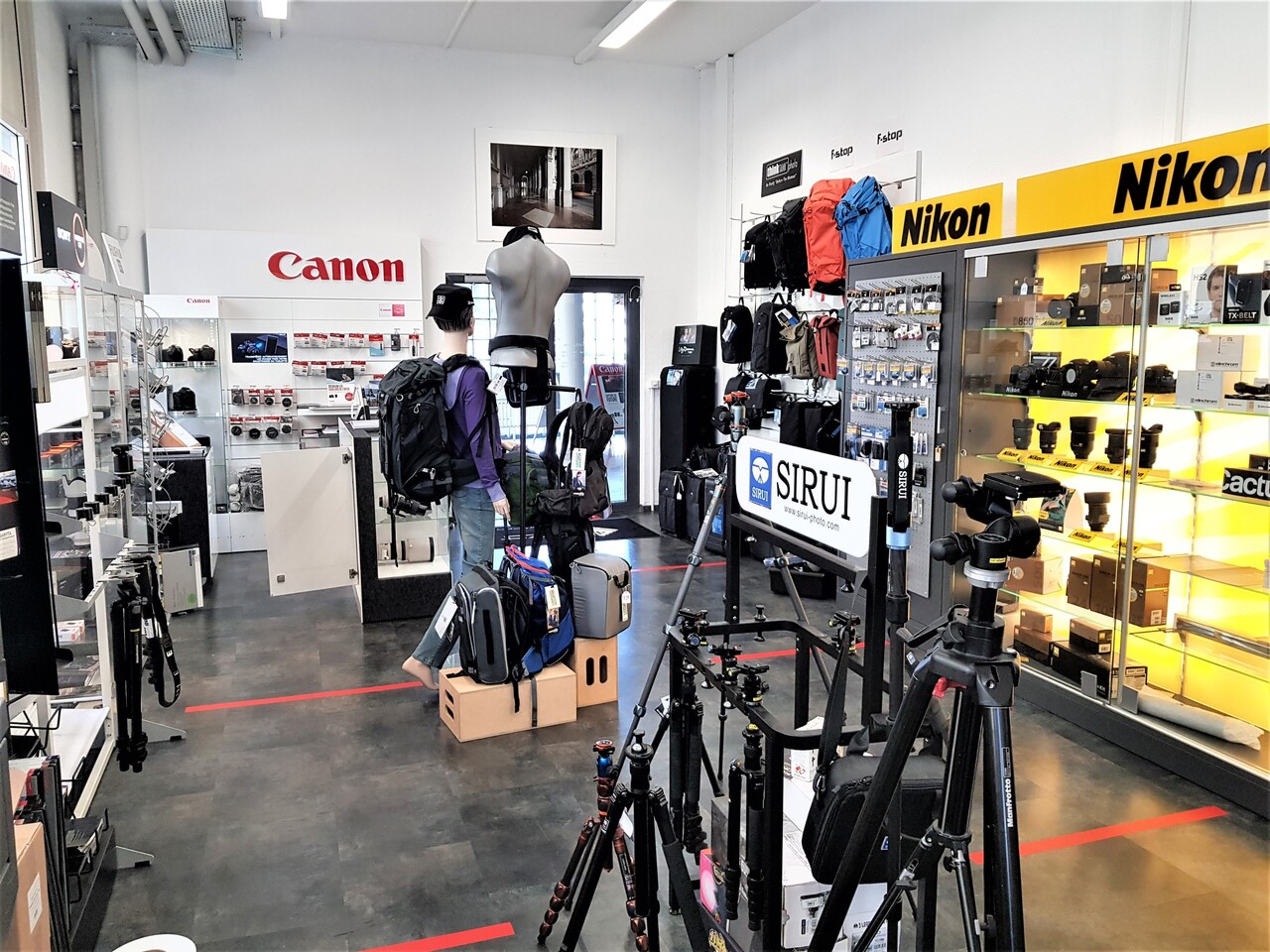 240m² commerciale, foto 1 di 4