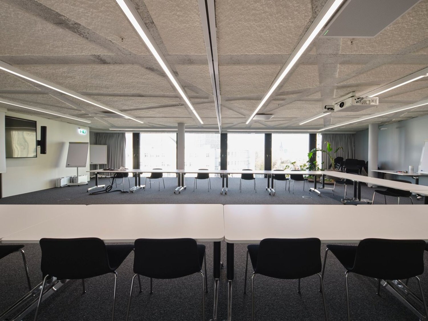 3300m² office