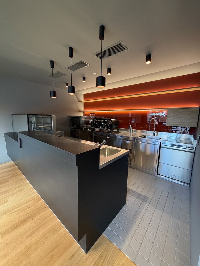 negozio di 84m²