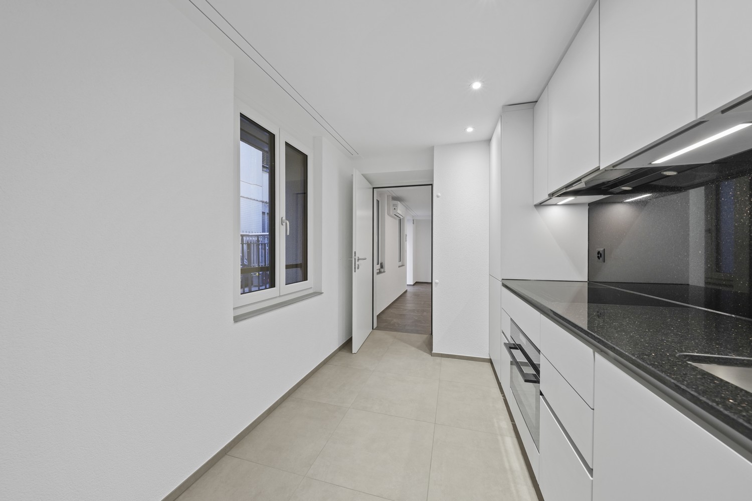 100m² commercial