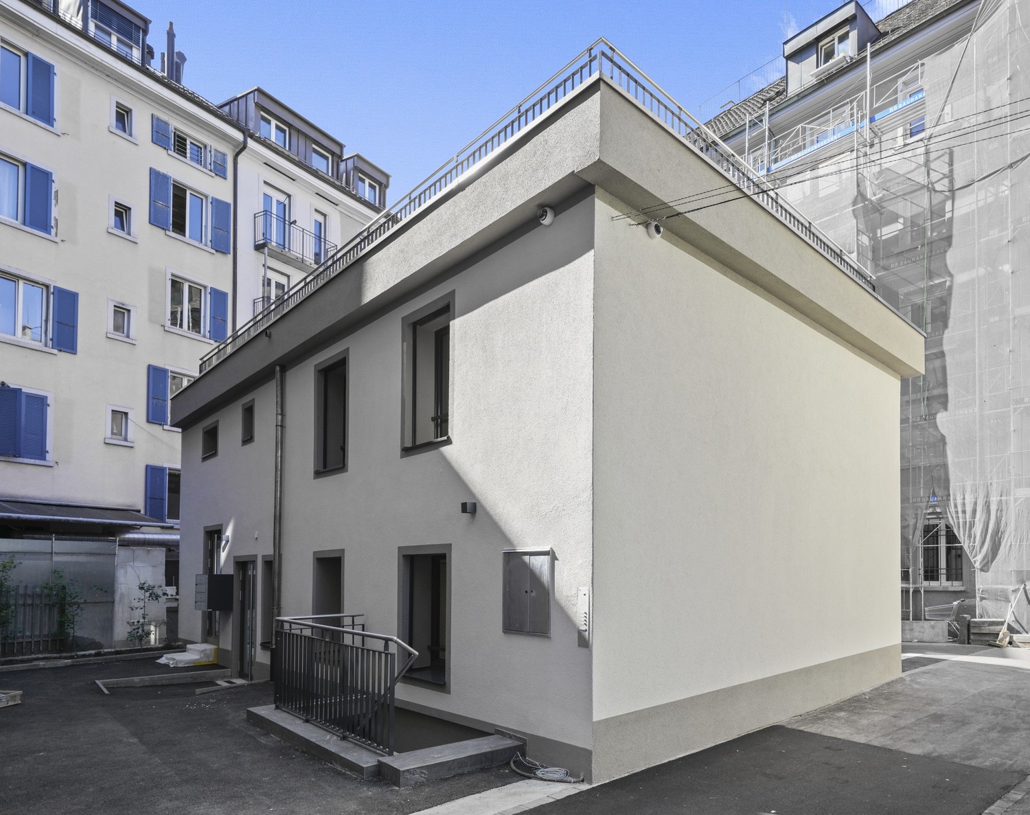 100m² commercial