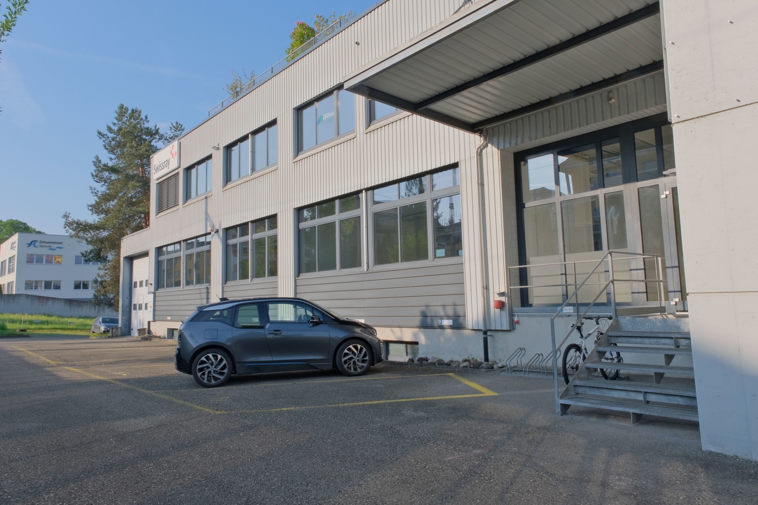 195m² office