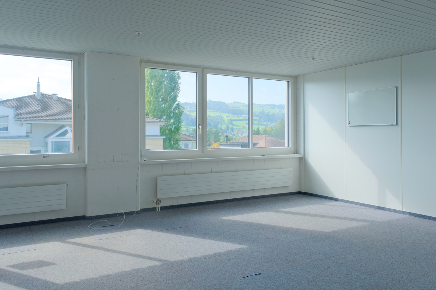 195m² office
