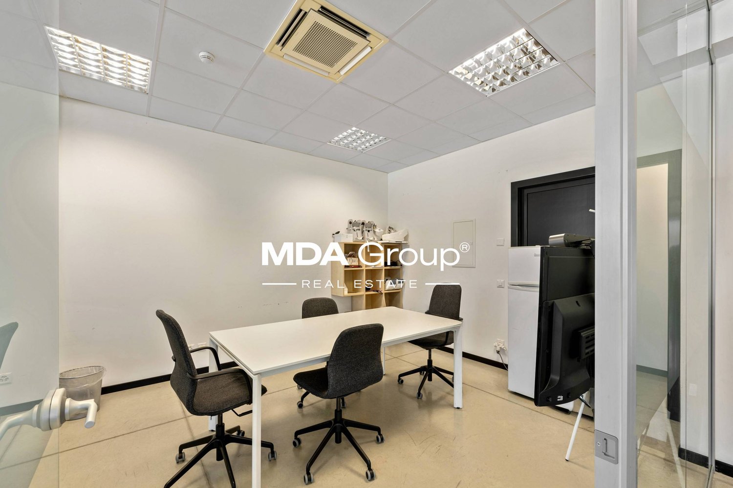 300m² office