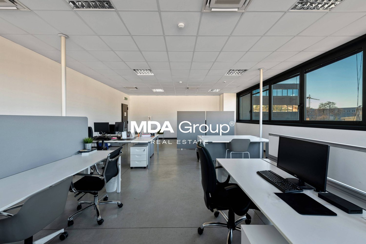 300m² office