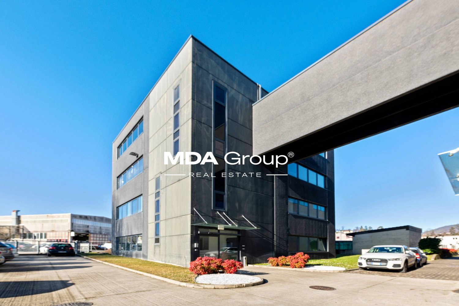 300m² office