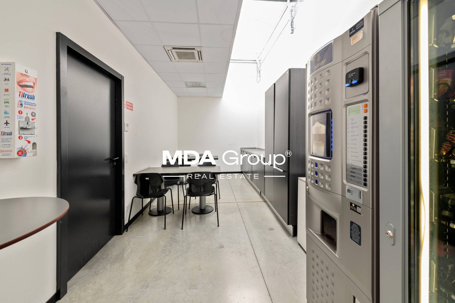 300m² office