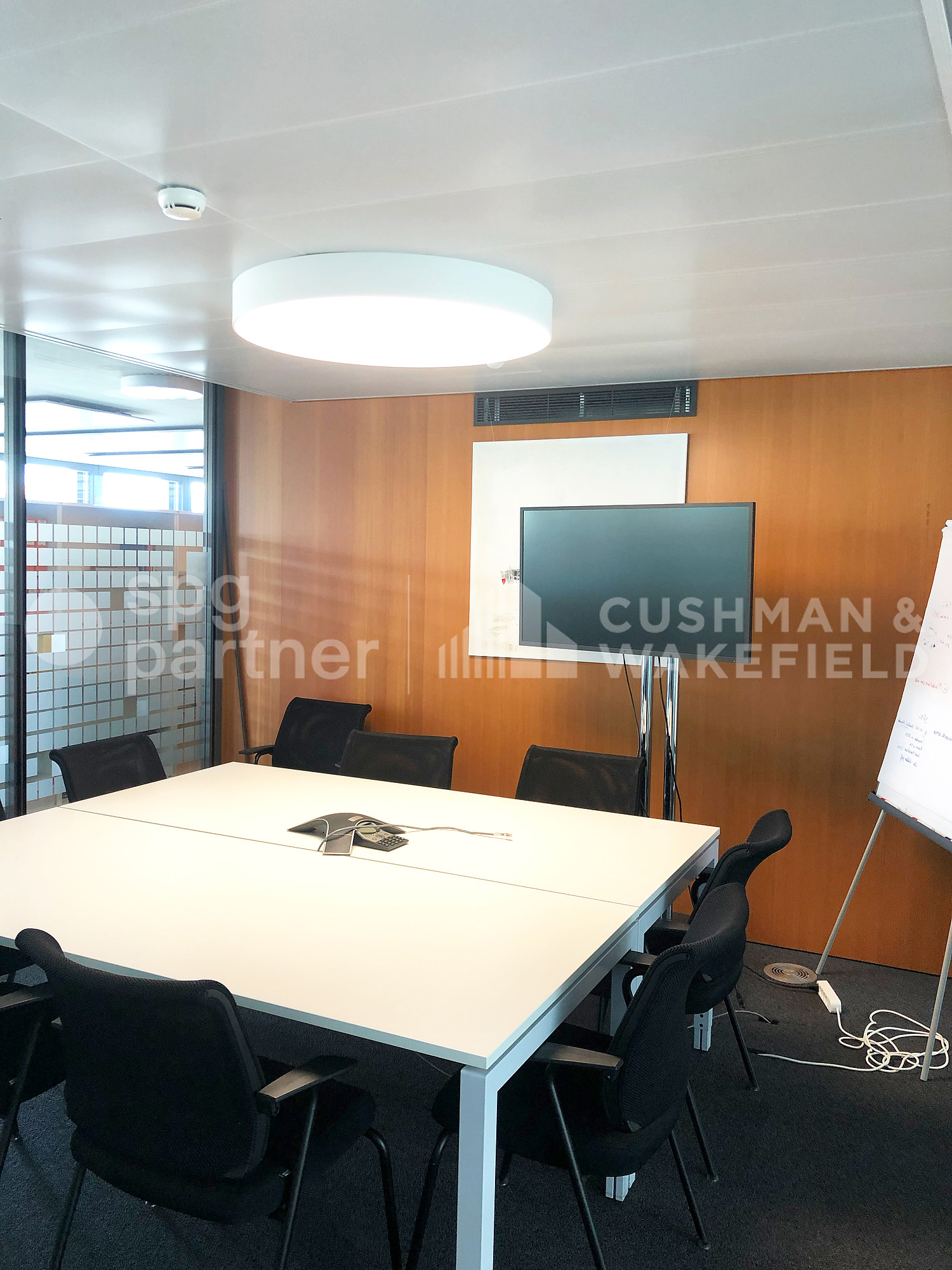2700m² office