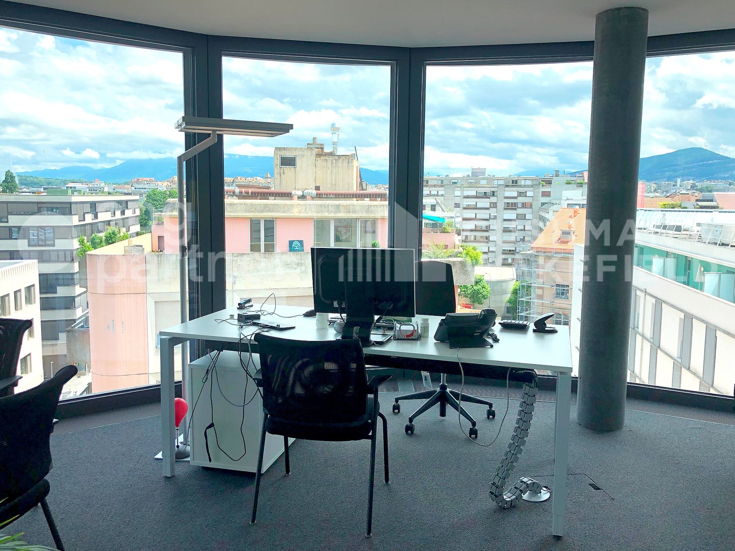 2700m² office