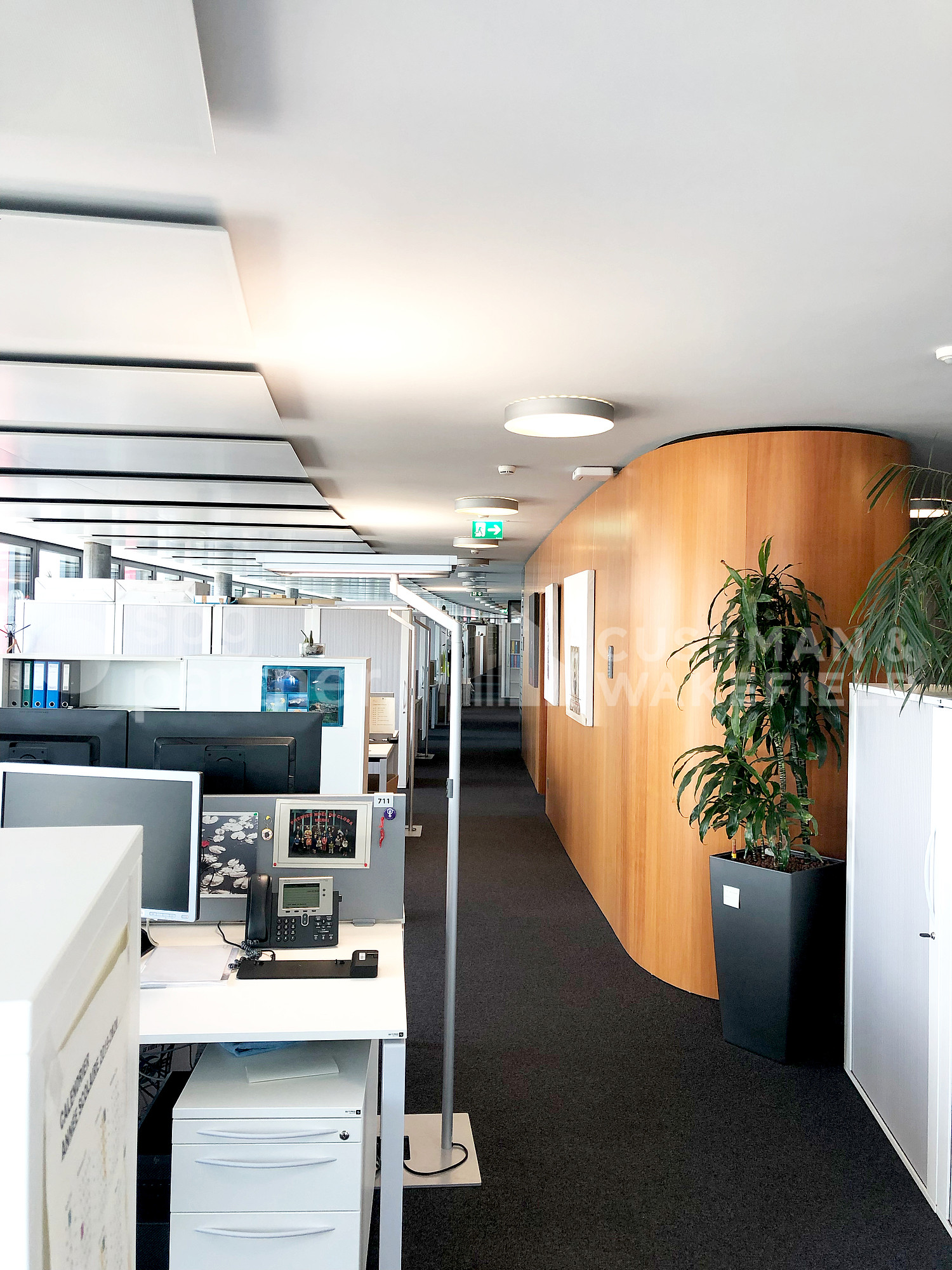 2700m² office