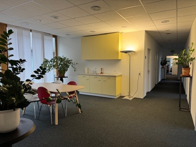 306m² commerciale, foto 5 di 6