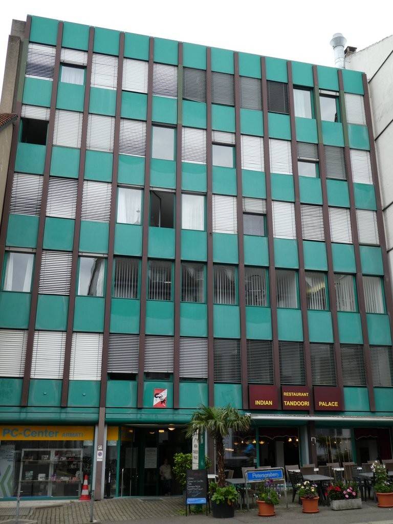 130m² shop, foto 1 di 8