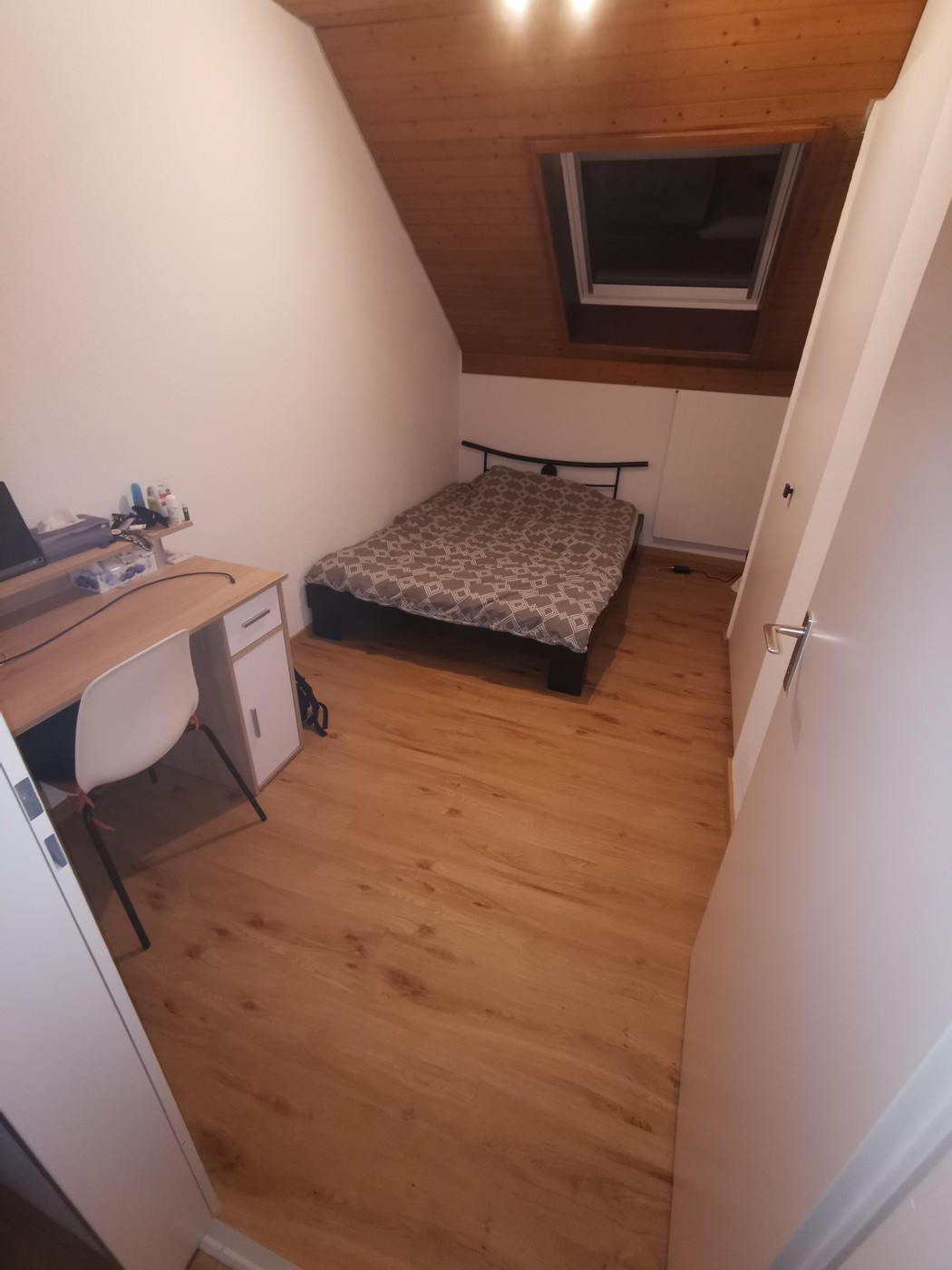 Camera in un appartamento condiviso, foto 3 di 7