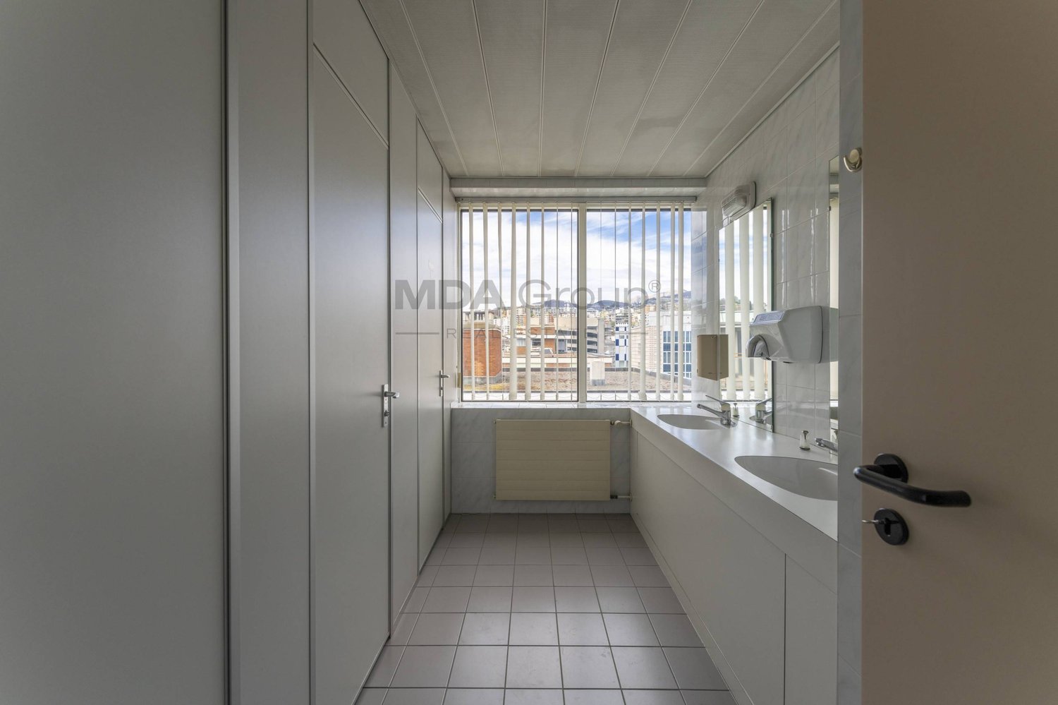 224m² office