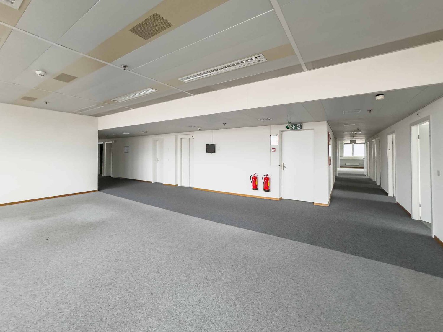 748m² ufficio