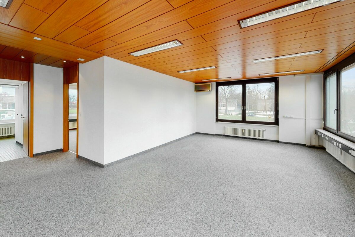 200m² office