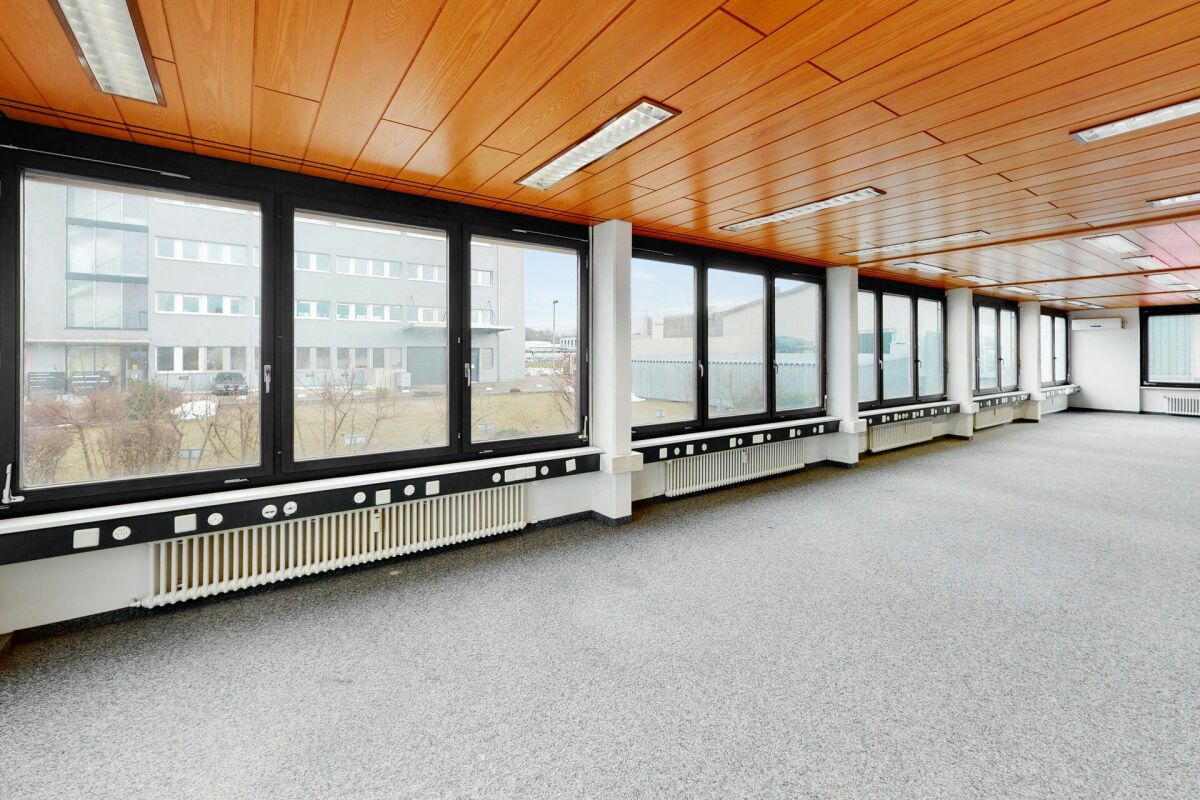 200m² office