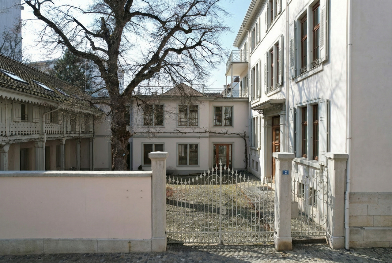 1470m² living / commercial building