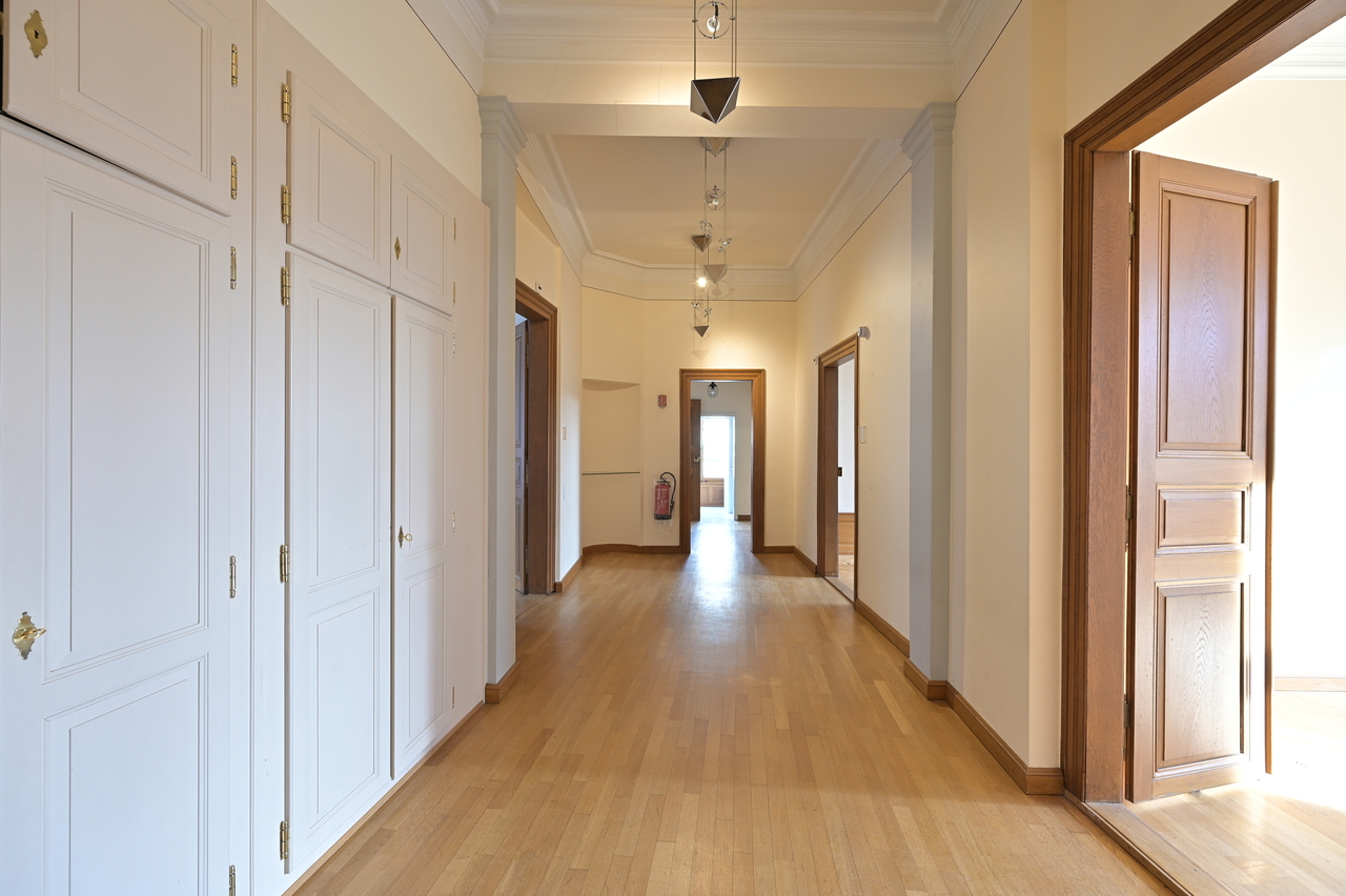 1470m² living / commercial building