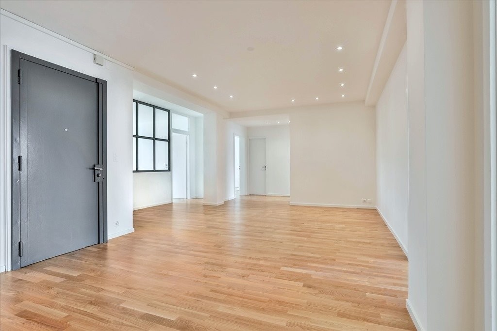 190m² office