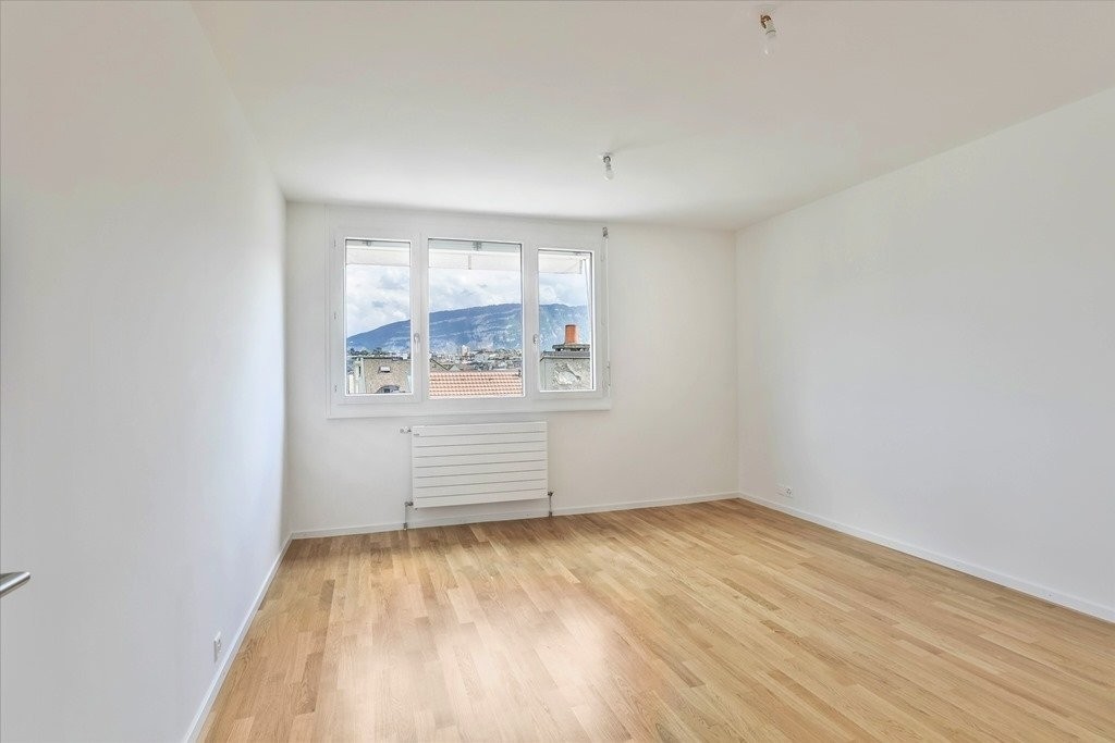 190m² office
