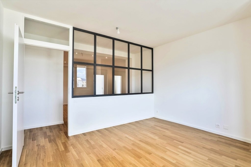 190m² office