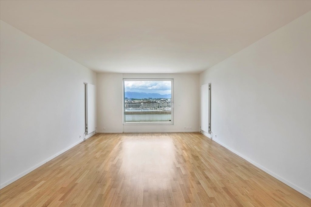 190m² office