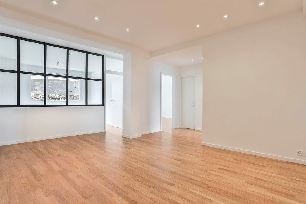 190m² office
