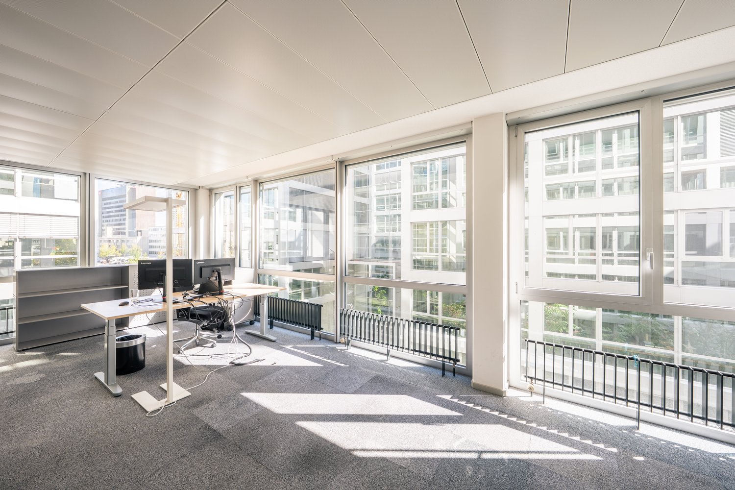 2800m² office