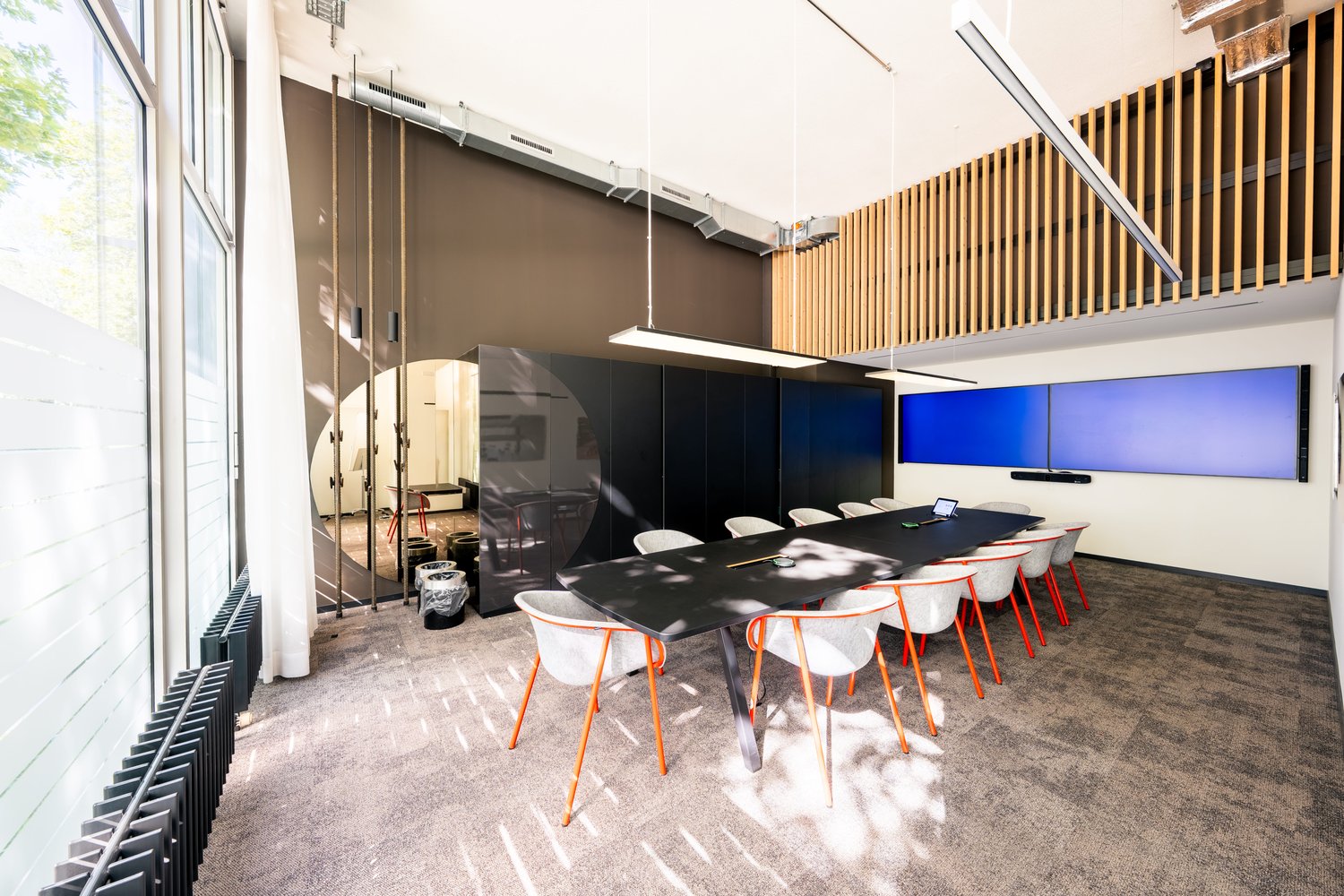 2800m² office