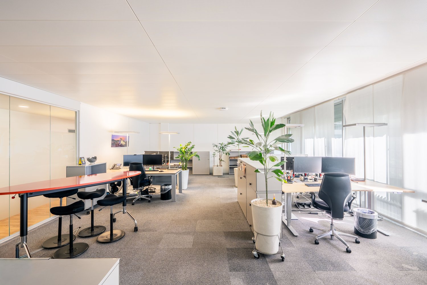 2800m² office