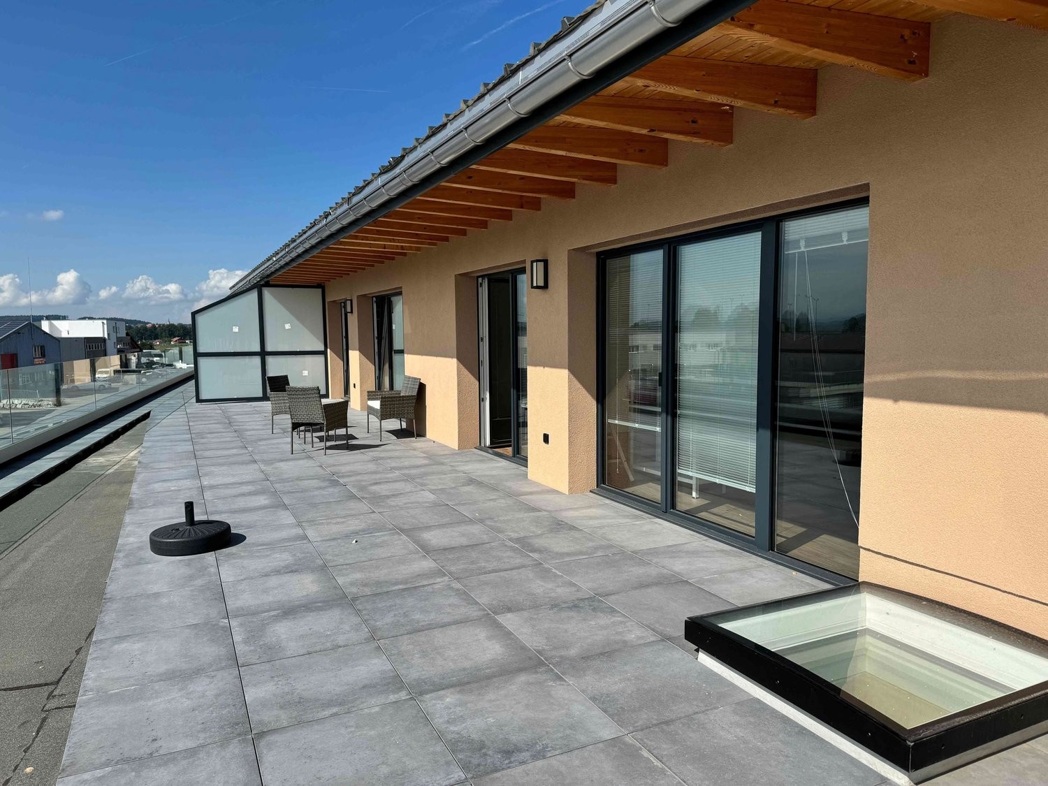 68m² office