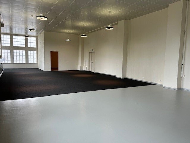 151m² commercial