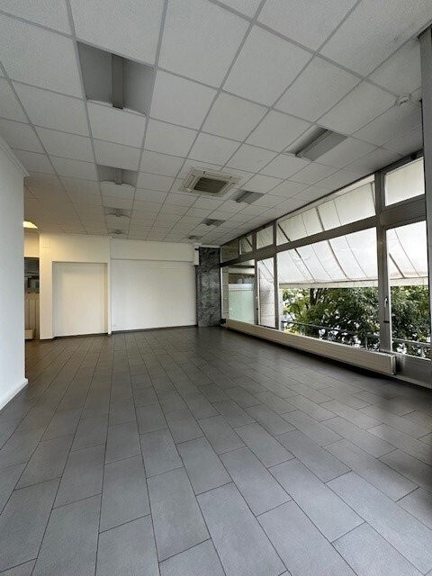 121m² commerciale, foto 2 di 7