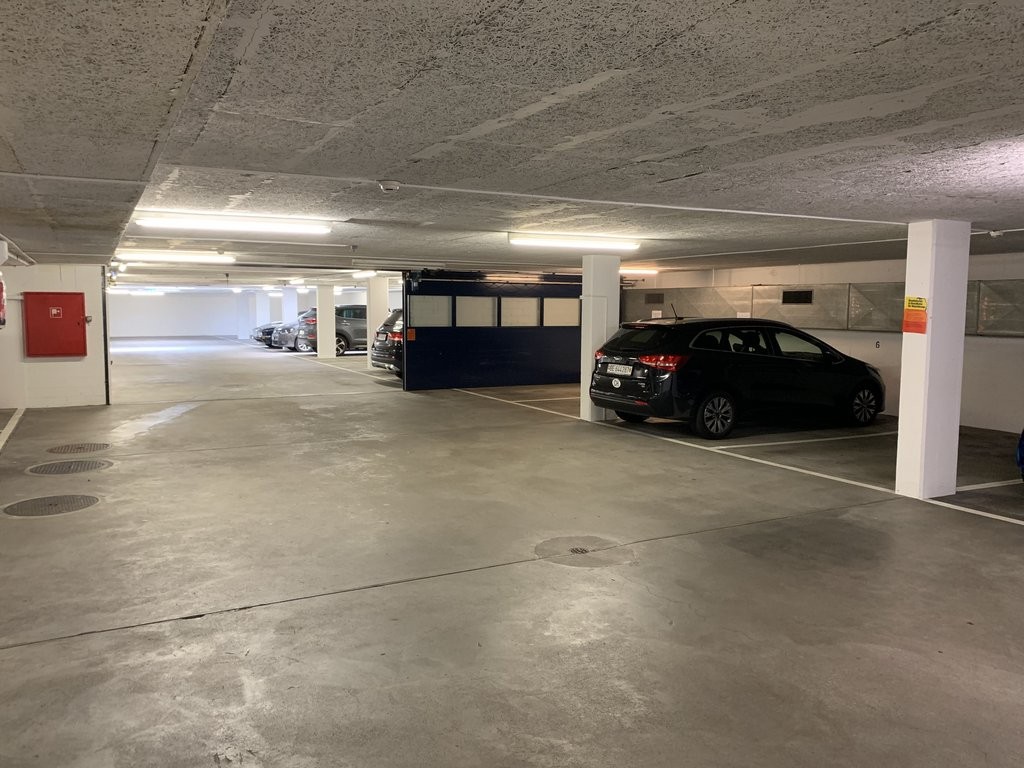 Posto auto interrato, foto 1 di 3