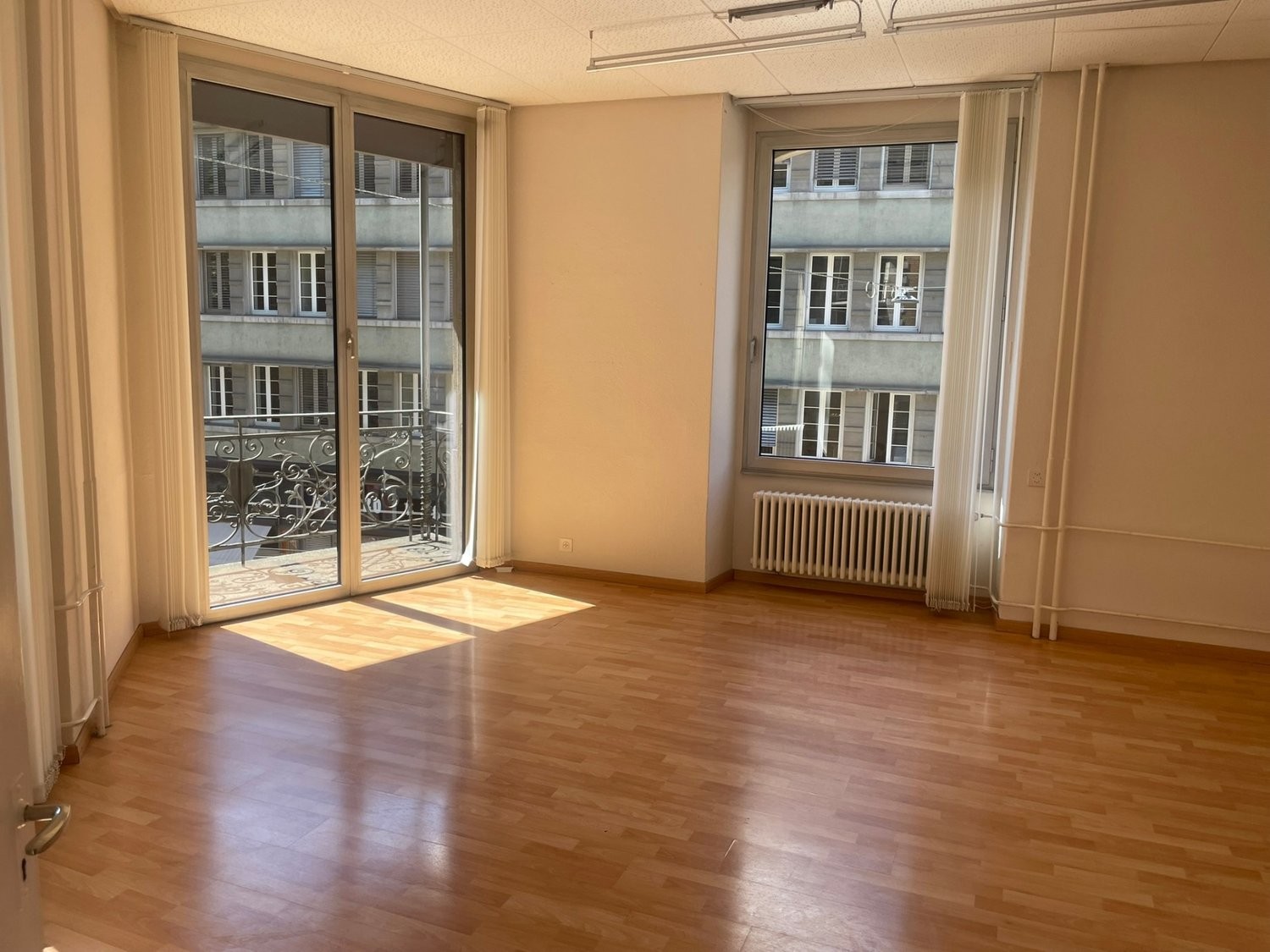 106m² office