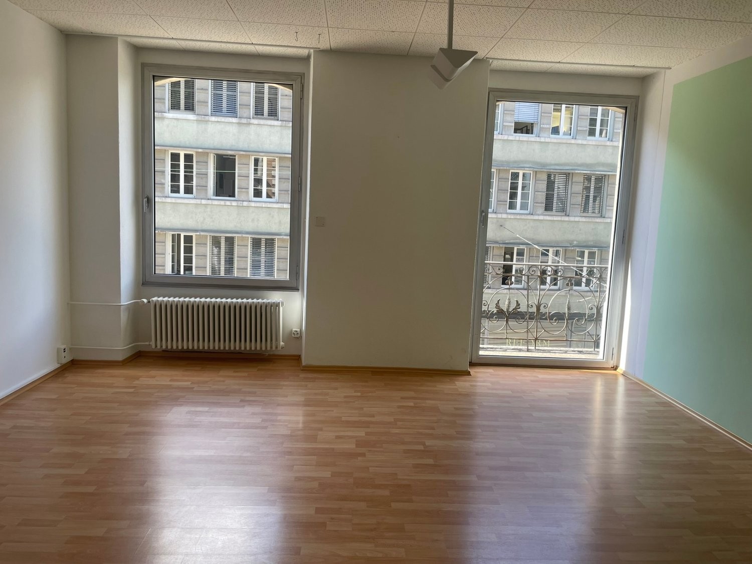 106m² office